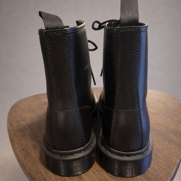 NWT Dr. Martens 1460 Mono Black Leather Combat Boots Style 14353 Size 10 - Picture 4 of 5